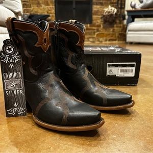 Super cute Carborca Silver by Liberty Black boots